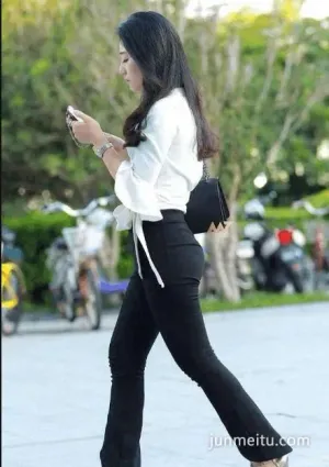 街拍緊身褲盡顯淑女氣質, 上身即給人一種眼前一亮的吸引力