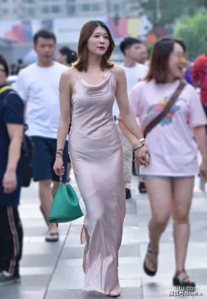 街拍周搭不重樣，玩轉時尚，美出不同風格！