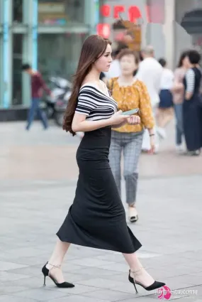 街拍女生穿上高跟鞋，輕松幻化成女神的氣質