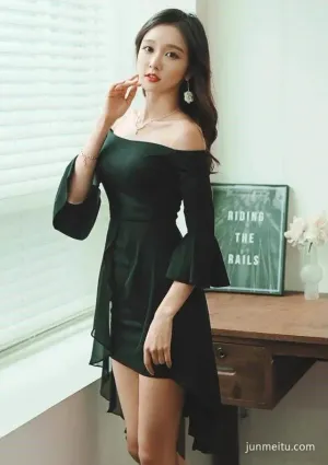 街拍漂亮的黑色連衣裙小姐姐，露出性感的鎖骨，讓人欲罷不能！