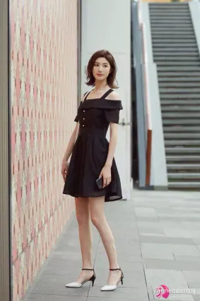 街拍女神穿上高跟鞋，秀出優雅的氣質