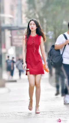 街拍高跟鞋氣質穿搭，打造迷人的都市時尚