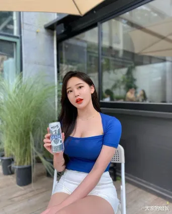 街拍豐盈身材性感熟女, 運動之後香汗淋漓