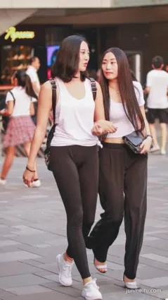 精品街拍給攝影師加雞腿，這樣的美女美成畫！