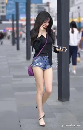 成都太古裡不愧是網紅聚集地，路人随意穿搭，也能時尚搶眼