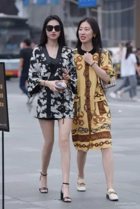 3A街拍時尚閨蜜，誰是紅花，誰是綠葉？