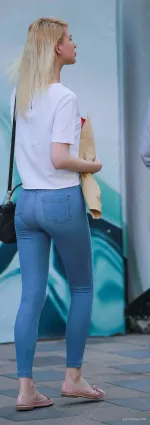 歐美街拍緊身牛仔褲修長雙腿時尚氣質漂亮洋妞