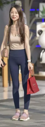 高挑緊身褲熟女美鮑，穿出格調的女神魅力