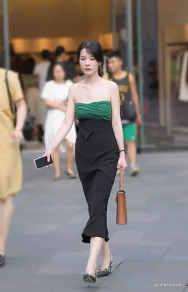街拍瘦，白，鎖骨，都是穿抹胸的優勢