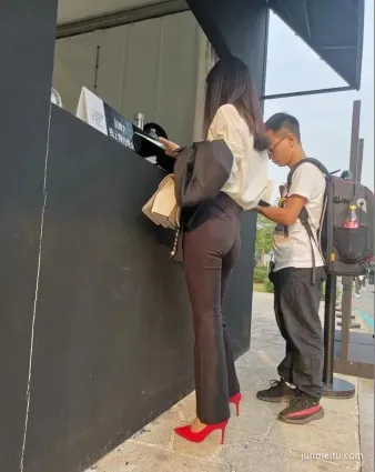 女生穿緊身褲不勒嗎 真有女人味啊
