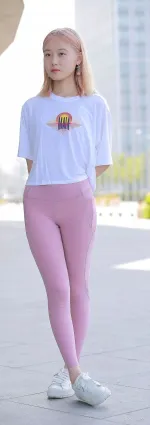 街拍妹子穿這麼緊實的褲子，會不會勒得慌？