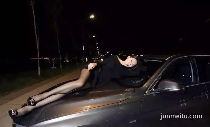 身高1米9的大長腿車模，絲襪美腿誘惑