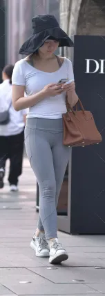 台灣少女穿健美褲，全方位展現自身的魅力姿勢