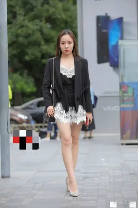街拍美女白蕾絲花邊，有亮點的一處