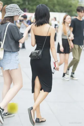 8k街拍一站小姐姐穿後開叉裙逛街，性感翹臀美不可言