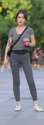 香港美女街拍，緊身褲辣媽都這麼美