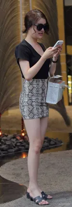 街拍吧溫柔淑女的穿搭示範，很有飄逸的浪漫感