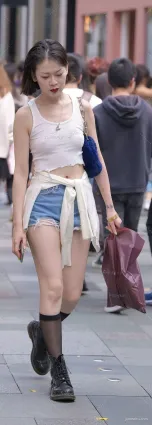 無内系列空擋美女蜜汁兩個小黑頭大洩春光