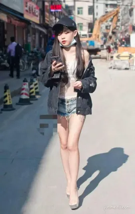 熱褲街拍透視蕾絲上衣，完了，攝像機内存不夠了