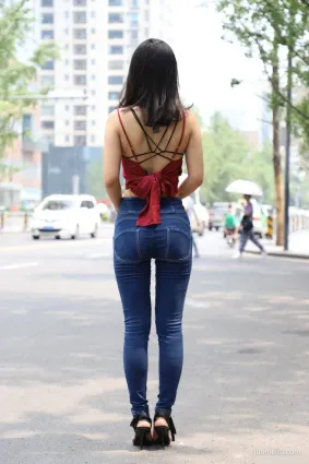 街拍小姐姐迷人的背影，讓多少男人為之瘋狂