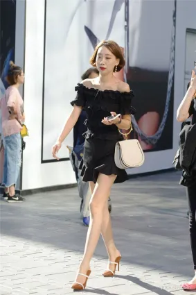 街拍高跟是時尚姑娘的最愛，搭配高腰短裙更顯氣質