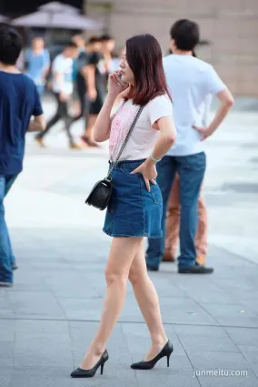 街拍熟女年華褪去風采依舊，30歲是女人最美的年紀！