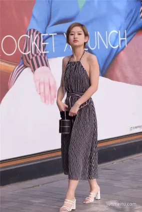 3a街拍肚兜吊帶連衣裙潮女，沒有拍到背影真的可惜！