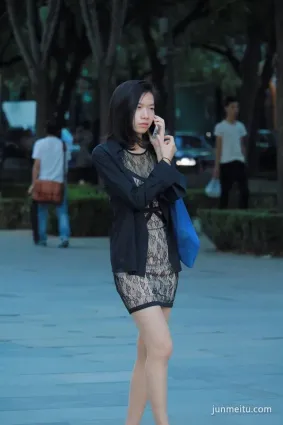 渾圓細膩的肉絲美女，細細品味把玩！