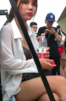 街拍顔值高凹凸迷人的“大車燈”