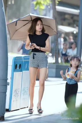 街拍第一站溫潤如玉的時尚辣媽，熱褲很精緻！