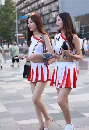 美女模特容貌清新秀麗的姐妹花透着風韻雅緻