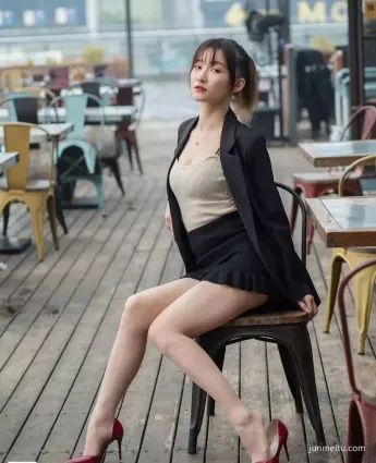 我最愛的美腿絲襪，如何讓我拒絕你？