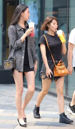 P136街拍短裙短裙清麗婉約，身材曼妙惹人羨慕