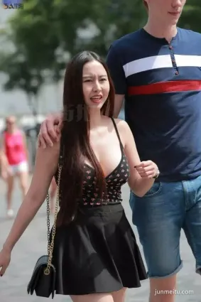 街拍美女最萌身高差搭配，這把狗糧我吃了！
