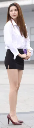 街拍第一站短裙肉絲翹臀氣質漂亮女郎