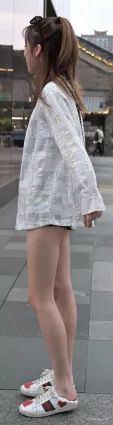 超短齊b熱褲街拍，真是好美的玉腿呀