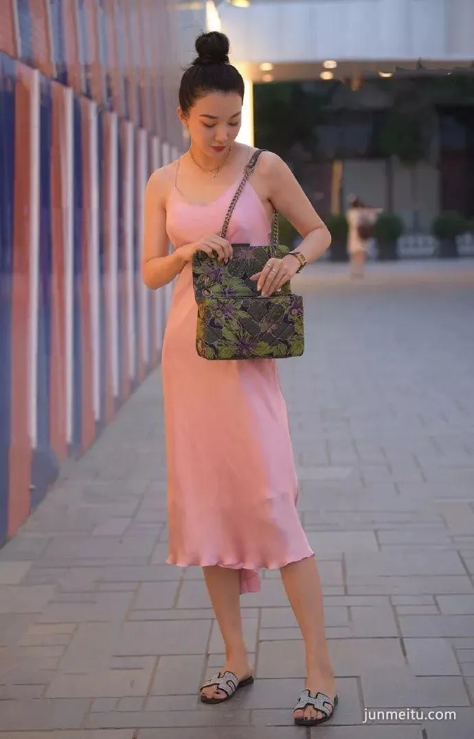Street Snap: Mature Woman, Too Devastating photo 1