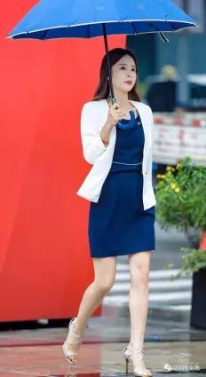 街拍溫柔賢惠的氣質大姐很有範