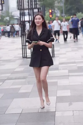 街拍高挑微胖小姐姐，很好看哦