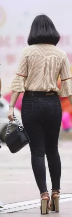 高挑緊身牛仔褲長腿挺翹氣質女郎