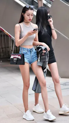 街拍九頭身美女非常棒