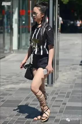 街拍長腿美女随意搭魅力四射！（組圖）