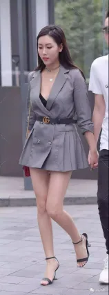 街拍長發飄飄