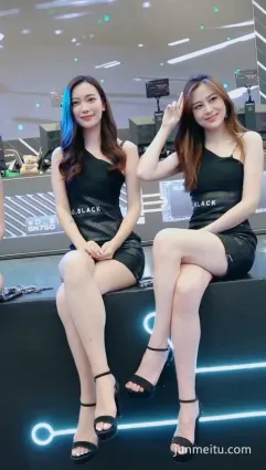 電競模特都這麼漂亮了嗎，堪比twins，好看又自然