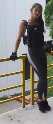 緊身褲大長腿氣質漂亮妹紙