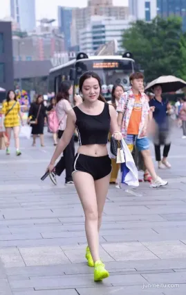 街拍路過的小哥哥，眼睛都直了