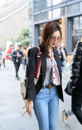街拍穿牛仔長褲，好漂亮的有氣質
