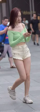 街拍這樣清純的少女，又會是，多少少男的青春呀