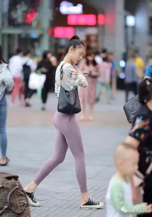 街拍褲子把線條襯托的非常漂亮