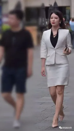 街拍長發職業裝顔值高身段好